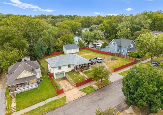 Photo 4 of Single family home for sale at 406 Elmwood Ave, Kansas City, MO 64124 | MLS# 2639529 | Listing updated on 2026-10-01