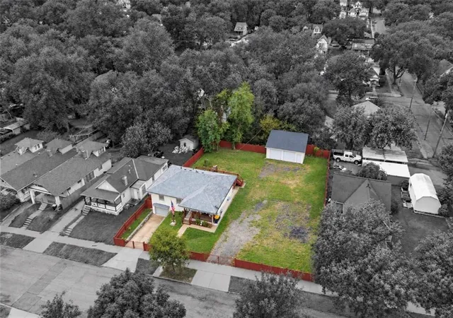 Photo 3 of Single family home for sale at 406 Elmwood Ave, Kansas City, MO 64124 | MLS# 2639529 | Listing updated on 2026-10-18