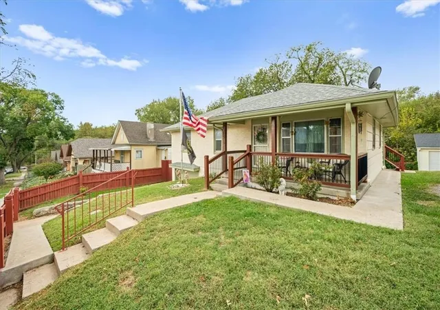 Single family home for sale at 406 Elmwood Ave, Kansas City, MO 64124 | MLS# 2639529