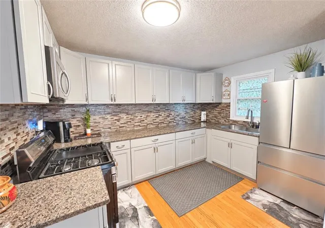Photo 2 of Single family home for sale at 406 Elmwood Ave, Kansas City, MO 64124 | MLS# 2639529 | Listing updated on 2026-10-18