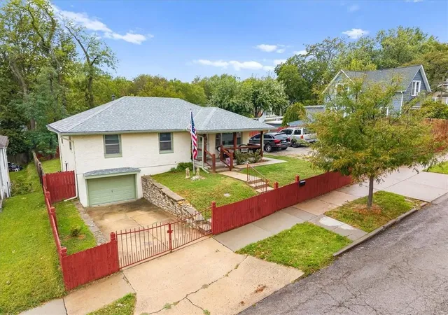 Photo 1 of Single family home for sale at 406 Elmwood Ave, Kansas City, MO 64124 | MLS# 2639529 | Listing updated on 2026-10-10