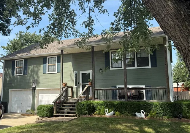 Photo 1 of Sale Pending at 607 Se 120 Rd Rd, Warrensburg, MO 64093 | MLS# 2639545 | Listing updated on 2026-10-08