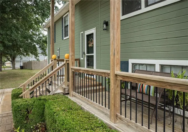 Photo 2 of Sale Pending at 607 Se 120 Rd Rd, Warrensburg, MO 64093 | MLS# 2639545 | Listing updated on 2026-10-08