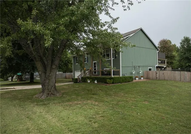Photo 3 of Sale Pending at 607 Se 120 Rd Rd, Warrensburg, MO 64093 | MLS# 2639545 | Listing updated on 2026-10-08