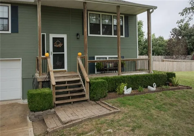 Photo 4 of Sale Pending at 607 Se 120 Rd Rd, Warrensburg, MO 64093 | MLS# 2639545 | Listing updated on 2026-10-08