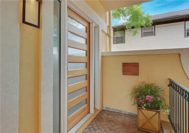Photo 3 of Condo for sale at 5038 Walnut St, Kansas City, MO 64112 | MLS# 2639547 | Listing updated on 2026-08-31