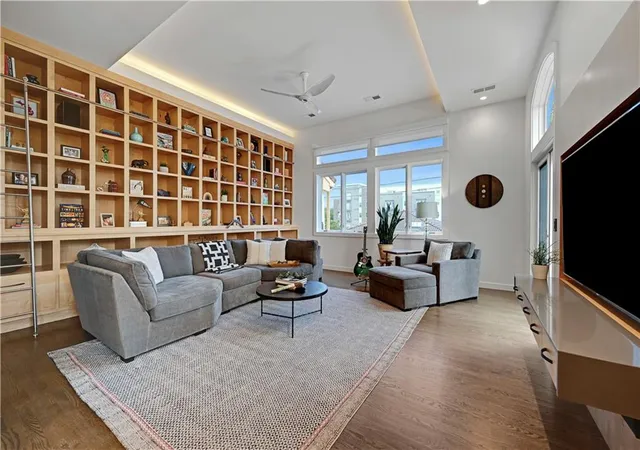 Photo 3 of Condo for sale at 5038 Walnut St, Kansas City, MO 64112 | MLS# 2639547 | Listing updated on 2026-08-31