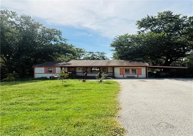 3rd image of 10819 W 64th Ter, Shawnee, KS 66203 | MLS# 2639553