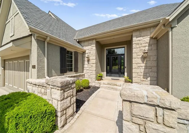 Photo 2 of Single family home for sale at 750 Suffolk Ln, Loch Lloyd, MO 64012 | MLS# 2639555 | Listing updated on 2026-10-07