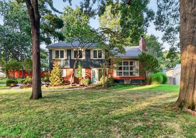 Single family home for sale at 6324 Robin Hood Dr, Shawnee, KS 66203 | MLS# 2639556