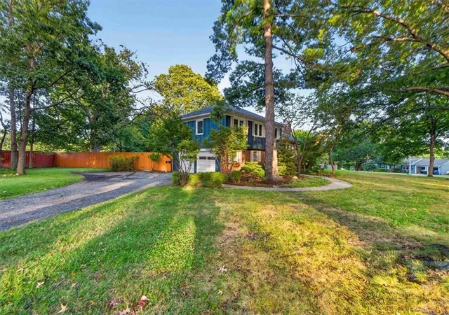 Photo 3 of Single family home for sale at 6324 Robin Hood Dr, Shawnee, KS 66203 | MLS# 2639556 | Listing updated on 2026-10-03