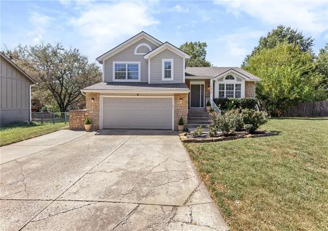 Photo 2 of Sale Pending at 12310 S Shannan Ct, Olathe, KS 66062 | MLS# 2639561 | Listing updated on 2026-09-14