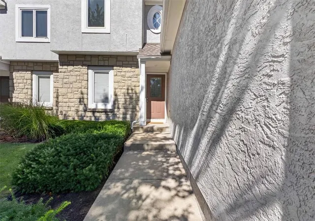 Photo 2 of Townhouse for sale at 11905 Westgate Cir, Overland Park, KS 66213 | MLS# 2639563 | Listing updated on 2026-09-17