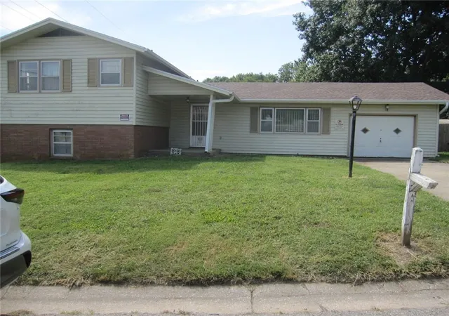 Photo 2 of Single family home for sale at 3306 Jennifer Ln, Country Club, MO 64506 | MLS# 2639568 | Listing updated on 2026-09-01