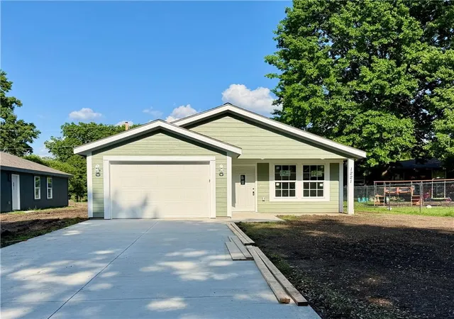 1st image of 1221 S Maple St, Ottawa, KS 66067 | MLS# 2639569