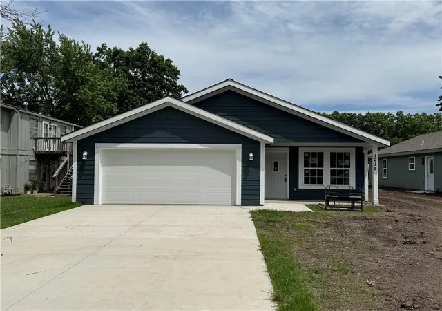 1st image of 1215 S Maple St, Ottawa, KS 66067 | MLS# 2639572