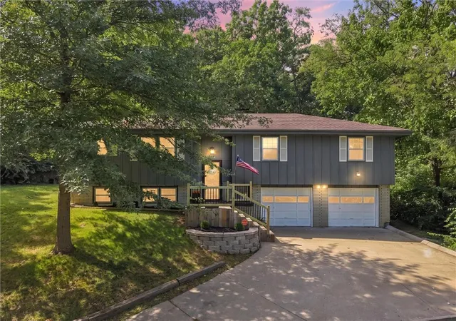 Photo 2 of Single family home for sale at 1602 Westwood Dr, Leavenworth, KS 66048 | MLS# 2639588 | Listing updated on 2026-09-17