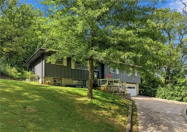 Photo 3 of Single family home for sale at 1602 Westwood Dr, Leavenworth, KS 66048 | MLS# 2639588 | Listing updated on 2026-09-17
