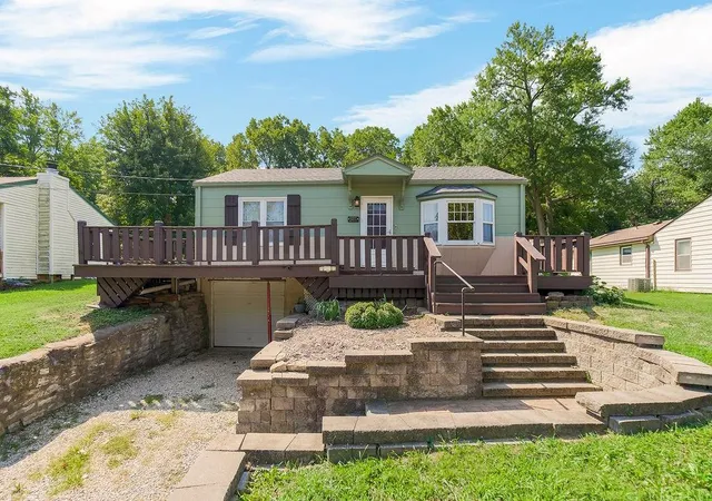 Photo 1 of Sale Pending at 3111 Ne 39th St, Kansas City, MO 64117 | MLS# 2639590 | Listing updated on 2026-09-07