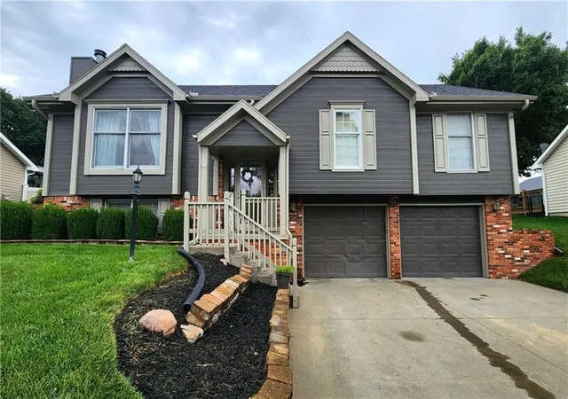 Photo 2 of Single family home for sale at 2801 Quail Dr, Saint Joseph, MO 64506 | MLS# 2639594 | Listing updated on 2026-09-01