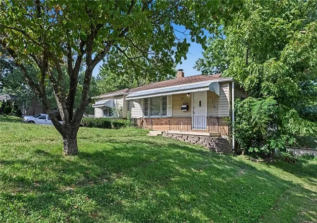Photo 2 of Single family home for sale at 2614 S Northern Blvd, Independence, MO 64052 | MLS# 2639598 | Listing updated on 2026-09-07