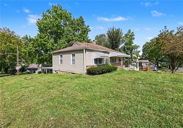 Photo 3 of Single family home for sale at 2614 S Northern Blvd, Independence, MO 64052 | MLS# 2639598 | Listing updated on 2026-09-07