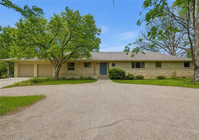 3rd image of 2400 Orchard Ln, Lawrence, KS 66049 | MLS# 2639603