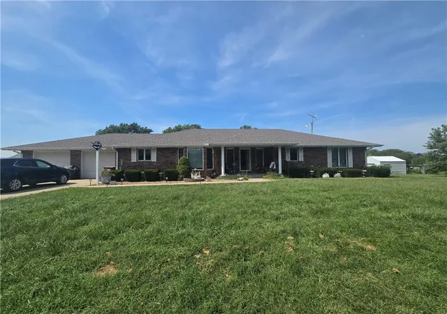 Photo 1 of Sale Pending at 529 Se Dd Hwy, Warrensburg, MO 64093 | MLS# 2639608 | Listing updated on 2026-09-29