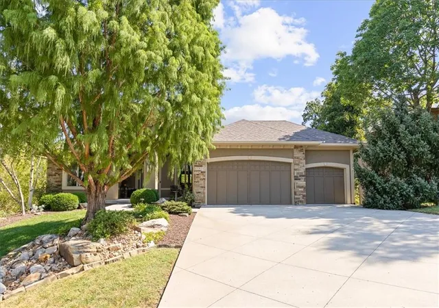 Photo 1 of Sale Pending at 11931 S Barth Rd, Olathe, KS 66061 | MLS# 2639613 | Listing updated on 2026-10-05