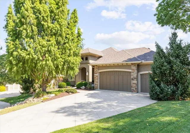Photo 3 of Sale Pending at 11931 S Barth Rd, Olathe, KS 66061 | MLS# 2639613 | Listing updated on 2026-10-05