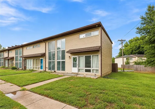 Photo 2 of Townhouse for sale at 850 N 70th Street, Kansas City, KS 66112 | MLS# 2639614 | Listing updated on 2026-10-14