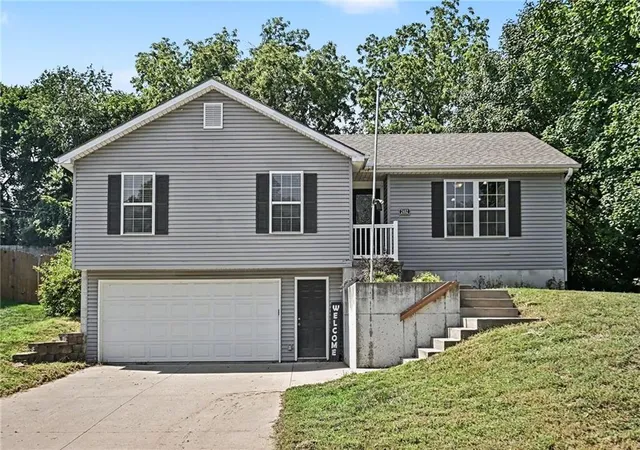 Photo 1 of Single family home for sale at 2402 Shirley Dr, Saint Joseph, MO 64503 | MLS# 2639617 | Listing updated on 2026-09-04