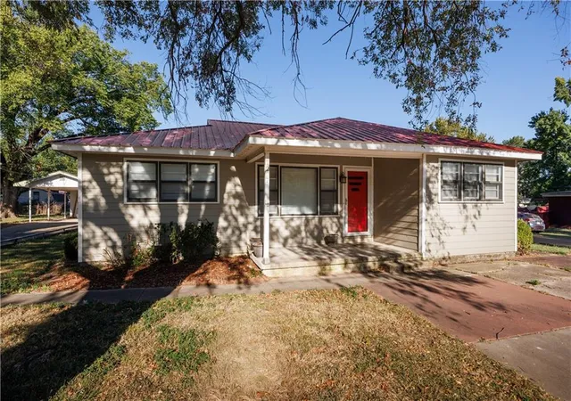 Photo 2 of Single family home for sale at 1227 N 4th Street, Neodesha, KS 66757 | MLS# 2639622 | Listing updated on 2026-09-20
