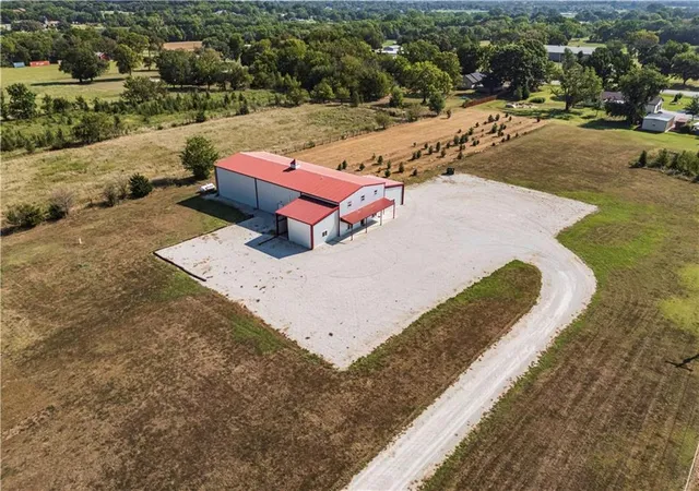 Photo 4 of Single family home for sale at 7770 1000 Road, Fredonia, KS 66736 | MLS# 2639624 | Listing updated on 2026-09-05