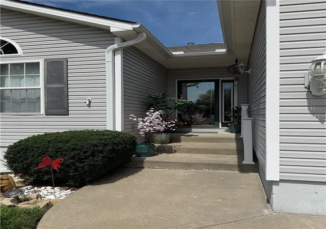 Photo 2 of Single family home for sale at 5205 Primrose Ct, Blue Springs, MO 64015 | MLS# 2639625 | Listing updated on 2026-09-01