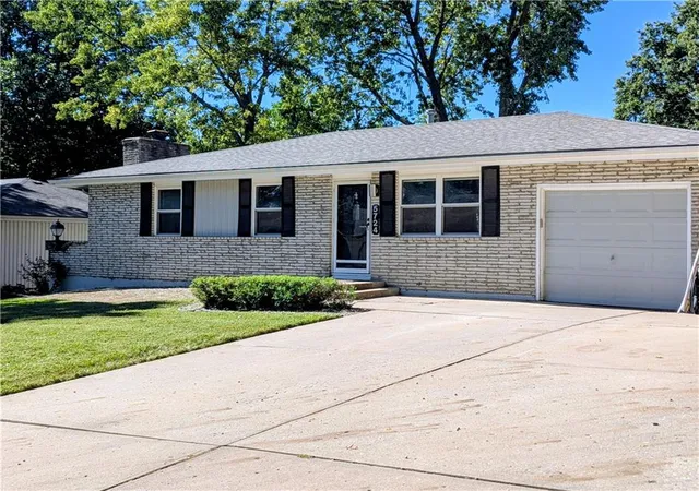 Photo 2 of Single family home for sale at 5724 N Denver Ave, Kansas City, MO 64119 | MLS# 2639631 | Listing updated on 2026-10-09
