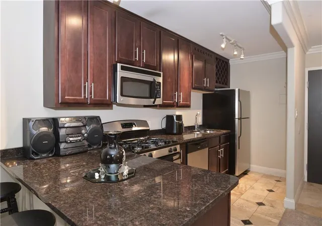 Photo 4 of Condo for sale at 700 E 8th Street #9L, Kansas City, MO 64106 | MLS# 2639633 | Listing updated on 2026-09-03