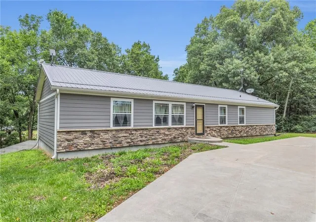 3rd image of 1675 Jackson Rd, Ottawa, KS 66067 | MLS# 2639635
