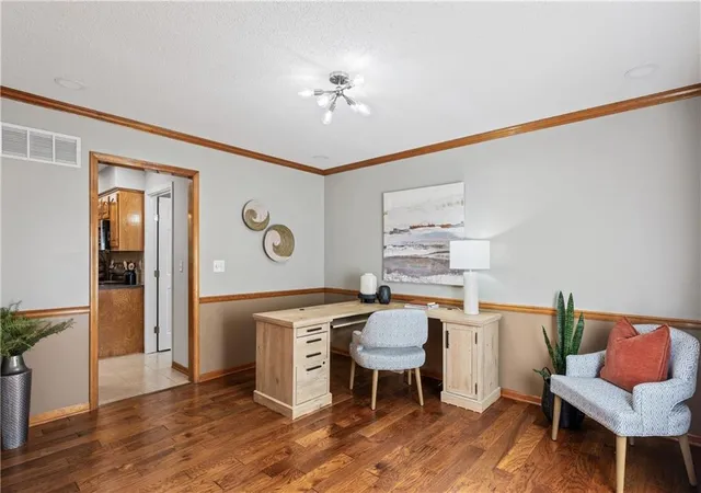 Photo 4 of Single family home for sale at 1042 E Millview Cir, Olathe, KS 66061 | MLS# 2639636 | Listing updated on 2026-09-20