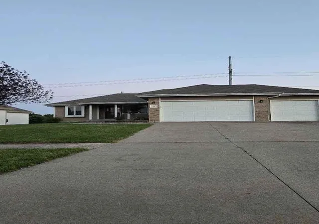 Photo 1 of Single family home for sale at 3927 40th Terrace, Topeka, KS 66610 | MLS# 2639637 | Listing updated on 2026-10-02