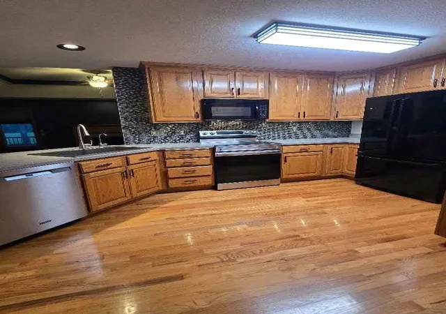 Photo 3 of Single family home for sale at 3927 40th Terrace, Topeka, KS 66610 | MLS# 2639637 | Listing updated on 2026-10-02