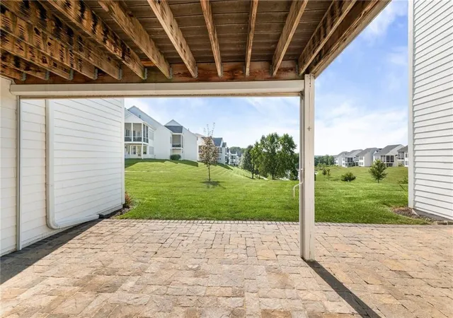 Photo 3 of Sale Pending at 6140 Lime Stone Ct, Parkville, MO 64152 | MLS# 2639648 | Listing updated on 2026-09-27