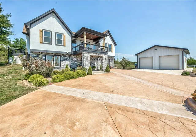 Photo 2 of Single family home for sale at 26030 Hospital Dr, Paola, KS 66071 | MLS# 2639650 | Listing updated on 2026-09-17