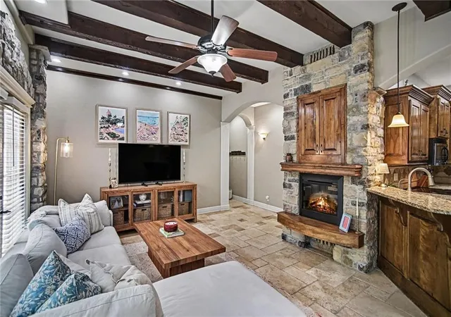 Listing Photo 4 - Condo for sale in building located at 1111 W 46Th St, Kansas, MO 64112 - Unit #41