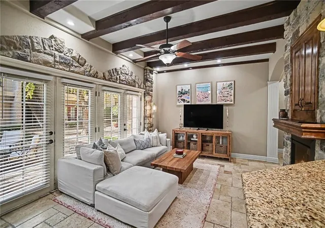Listing Photo 5 - Condo for sale in building located at 1111 W 46Th St, Kansas, MO 64112 - Unit #41