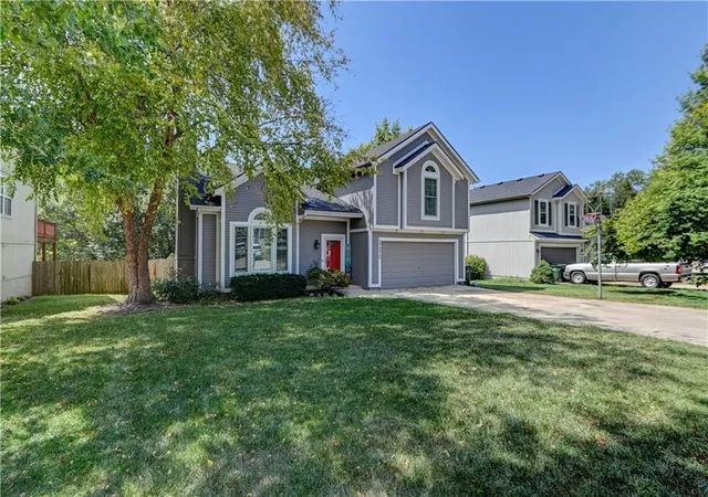 Photo 4 of Single family home for sale at 17575 W 111th Court, Olathe, KS 66061 | MLS# 2639663 | Listing updated on 2026-09-30