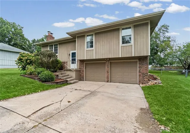 Photo 2 of Single family home for sale at 10517 N Mcgee St, Kansas City, MO 64155 | MLS# 2639664 | Listing updated on 2026-10-17