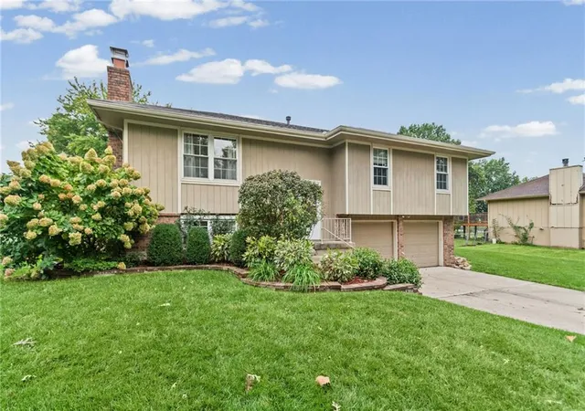 Photo 3 of Single family home for sale at 10517 N Mcgee St, Kansas City, MO 64155 | MLS# 2639664 | Listing updated on 2026-10-17