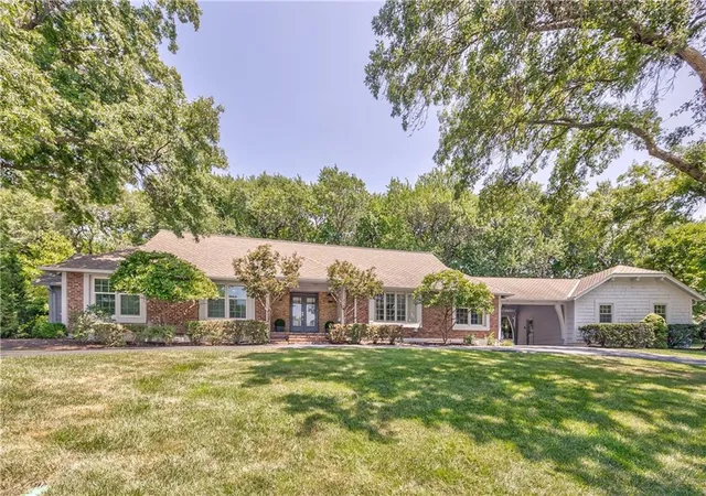 Photo 1 of Sale Pending at 9853 Rosewood Dr, Overland Park, KS 66207 | MLS# 2639676 | Listing updated on 2026-09-23