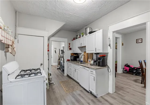 Photo 3 of Single family home for sale at 206 N Valley St, Kansas City, KS 66102 | MLS# 2639681 | Listing updated on 2026-09-01